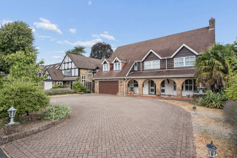 Lime Tree Walk, Rickmansworth, Herts, WD3