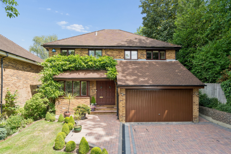 Mountview, Northwood, HA6 3NZ