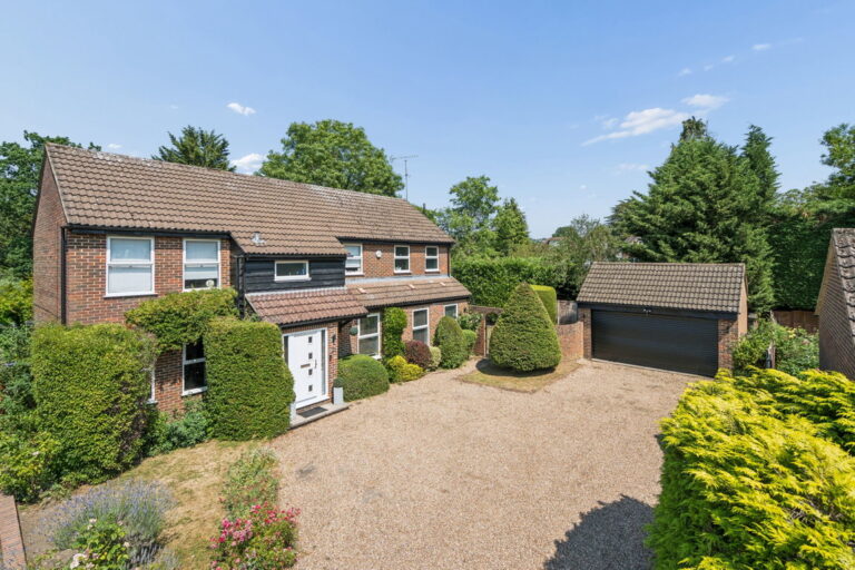 Grove Farm Park, Northwood, HA6 2BQ