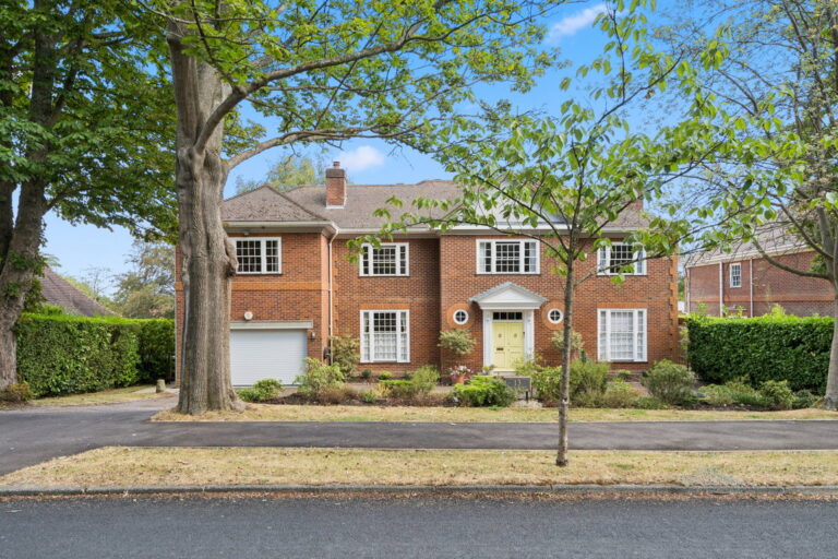Astons Road, Moor Park, Northwood, Hertfordshire, HA6 2LE