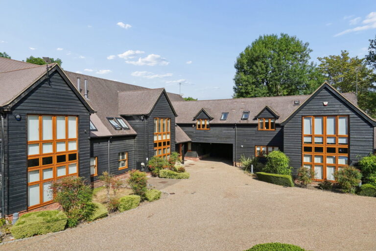 Farm Court, Pinner, HA5