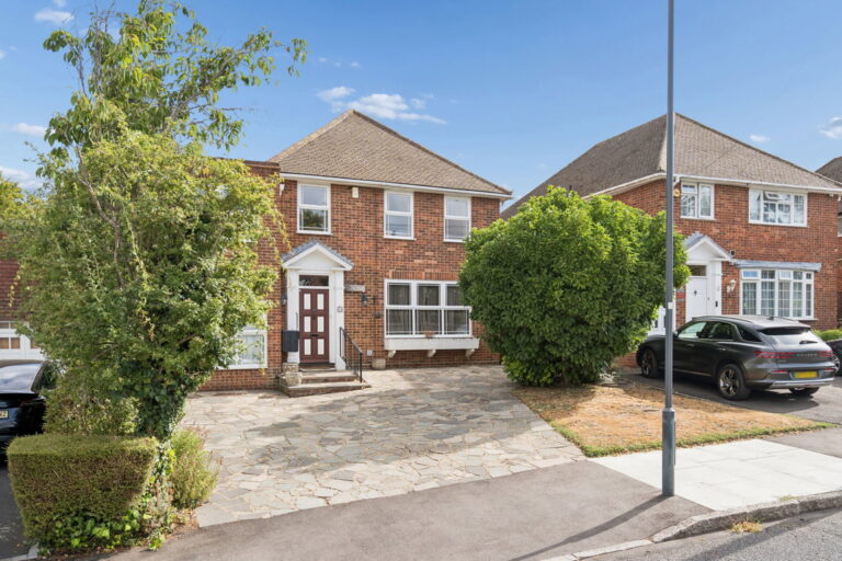 Woodhall Drive, Pinner HA5