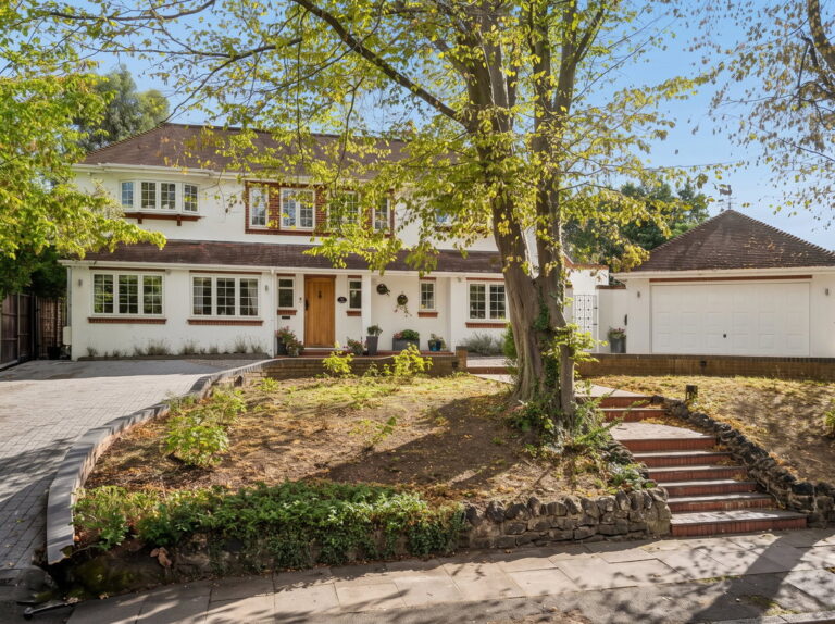 Woodhall Avenue, Pinner