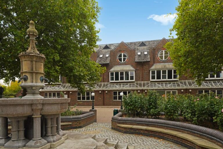 Victoria Square, St Albans