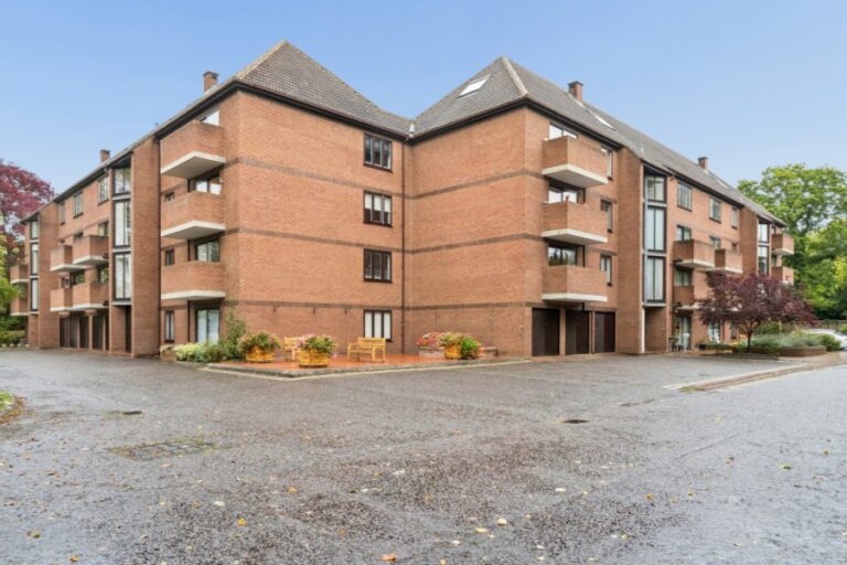Winslow close, Pinner