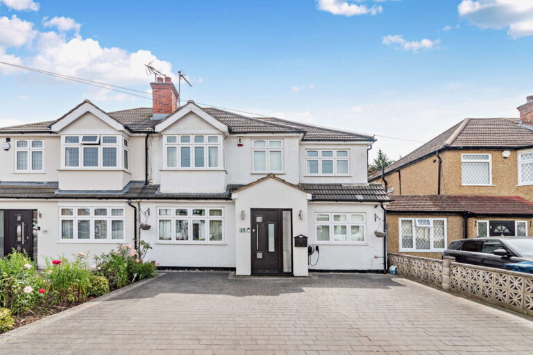 Lyndon Avenue, Hatch End