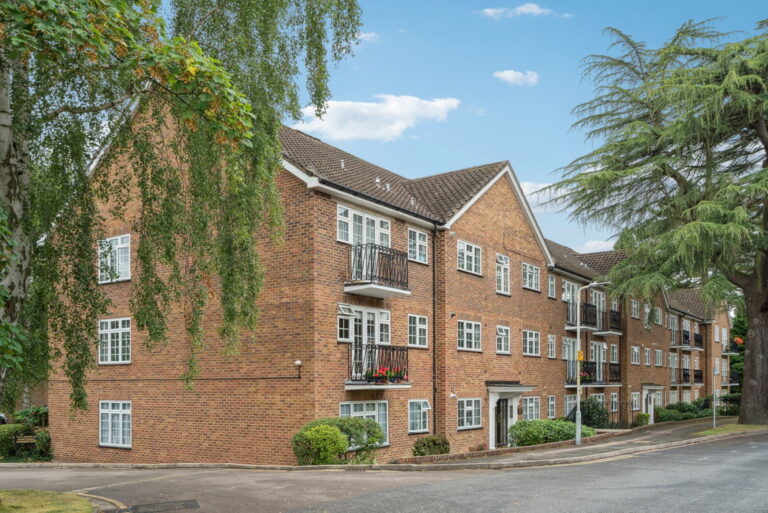 Myrtleside Close, Northwood, Middlesex, HA6 2XQ