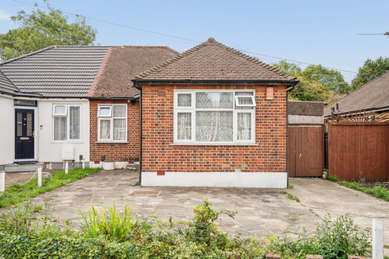 Eastern Avenue, Pinner