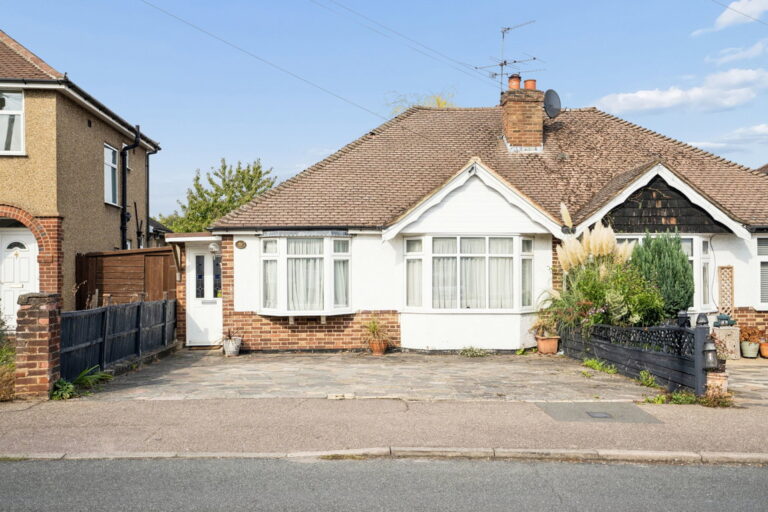 Richmond Way, Rickmansworth, Herts, WD3