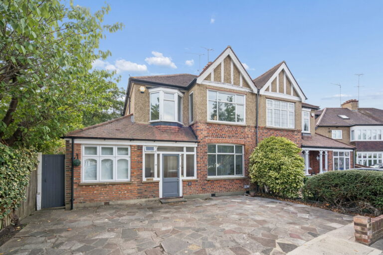 Barrow Point Avenue, Pinner