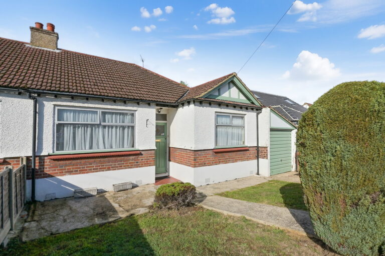 Lyndhurst Gardens, Pinner