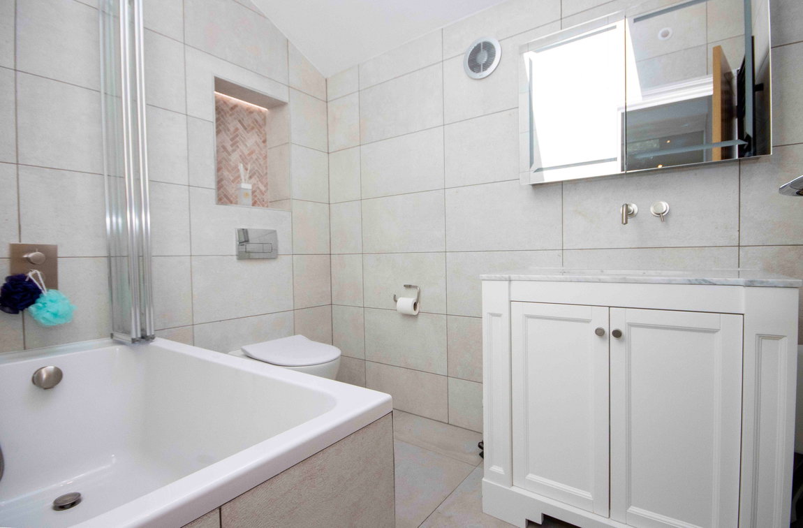 bath_1789385089052.jpg