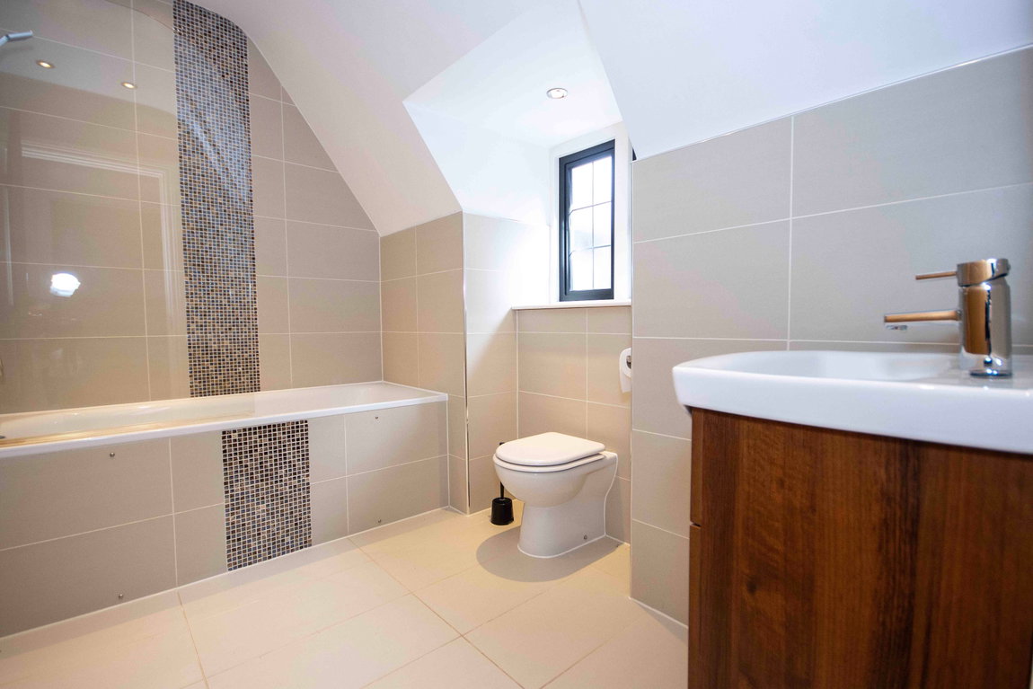 bathroom_1790786835837.jpg